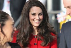 LOOK OF THE DAY: Kate Middleton w czerwonym zestawie
