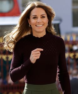 Kate Middleton w spodniach-kulotach. Są na wyprzedaży