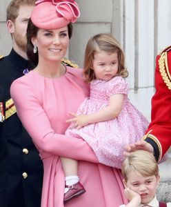 Mały książę i księżniczka na urodzinach królowej Elżbiety II