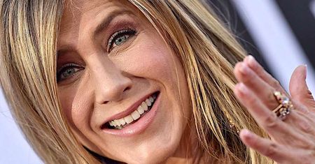 Zmysłowa Jennifer Aniston przyłapana w objęciach znanego przystojnego Polaka! Prawdziwy szczęściarz!