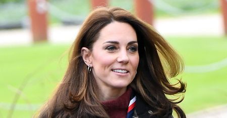 Królowa Elżbieta skrytykowała kreację Kate Middleton