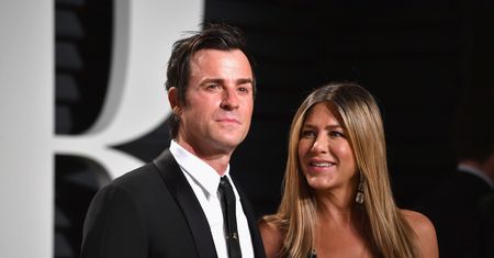 Jennifer Aniston wzięła udział w pogrzebie psa. Wraz z byłym mężem uczestniczyli w duchowej ceremonii