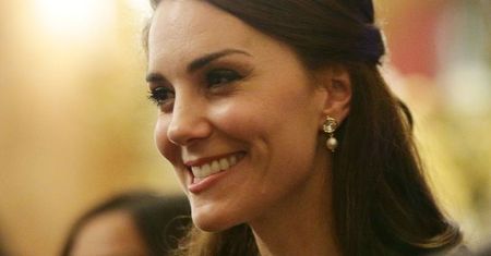LOOK OF THE DAY: Kate Middleton w połyskującej sukni