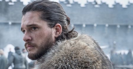 "Gra o tron": Kit Harrington omal nie stracił jądra. Cóż, lot na smoku to nie bułka z masłem