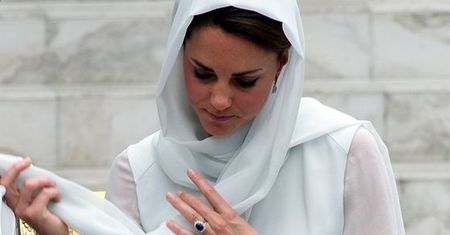 Pierścionek księżnej Kate zniknął z jej palca. Co się stało z cennym klejnotem po Dianie?
