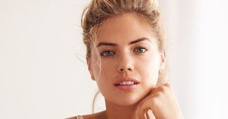 Kate Upton kusi krągłościami w reklamie bielizny. Jest sexy