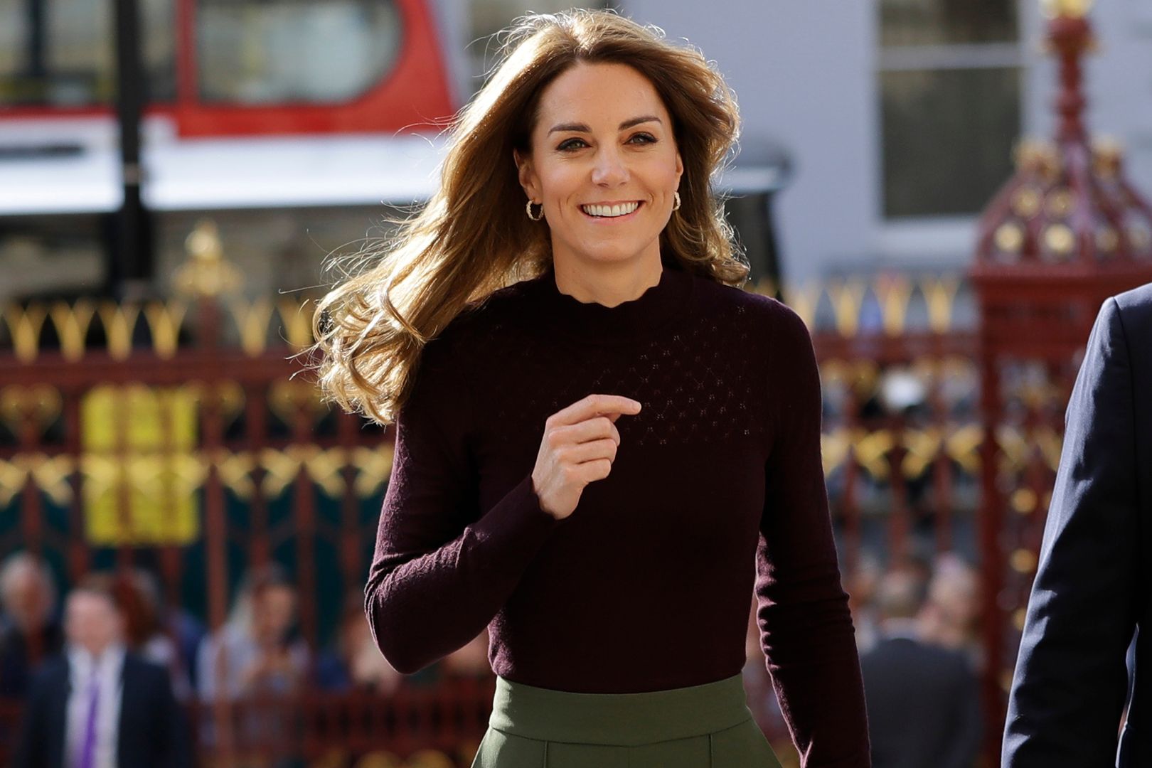 Kate Middleton w spodniach-kulotach. Są na wyprzedaży 
