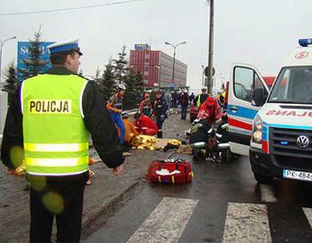 14 nastolatków rannych - polonez wjechał w peleton