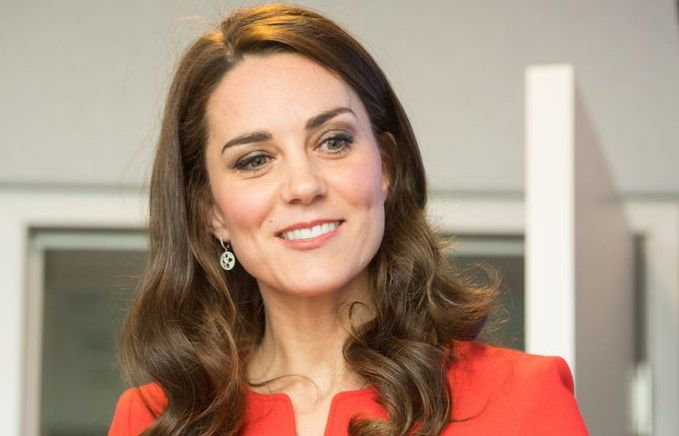 Kate Middleton w czerwonym komplecie na otwarciu szkoły publicznej. Znamy jego cenę!