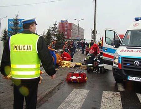 14 nastolatków rannych - polonez wjechał w peleton