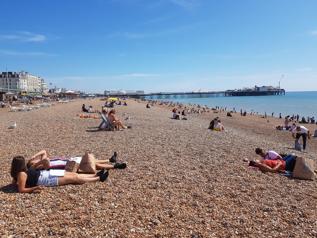 To tu od zgiełku miasta uciekają londyńczycy. Witajcie w Brighton