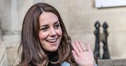 Kate Middleton w niebieskim płaszczu Mulberry