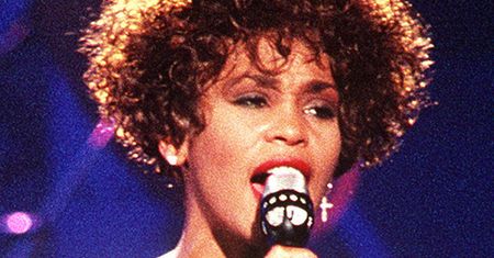 Whitney Houston podziwiał cały świat. Żyła w blasku reflektorów i miała swoje mroczne sekrety
