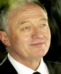 "Szaron to przestępca wojenny"