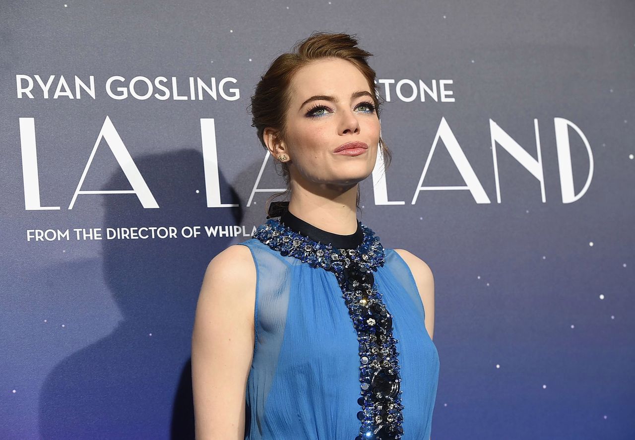 LOOK OF THE DAY: Emma Stone w sukience Prada