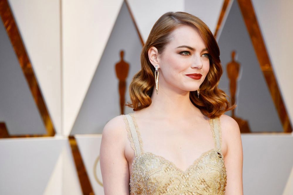 LOOK OF THE DAY: Emma Stone w złocie Givenchy