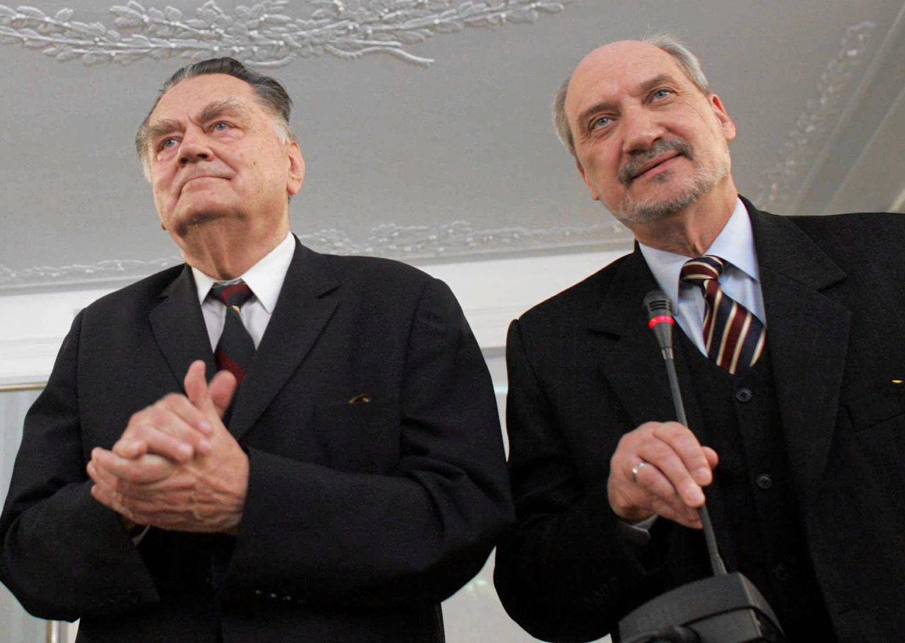 Antoni Macierewicz może nie wybaczyć decyzji o dymisji. "Kaczyński popełnił błąd"