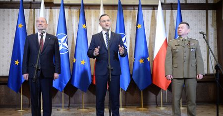 "To normalna wymiana informacji". Wiceminister obrony komentuje listy Andrzeja Dudy