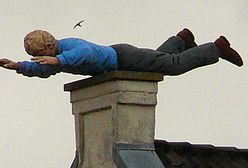 Nawiedzony dom i facet na kominie - zdjęcia Internautów