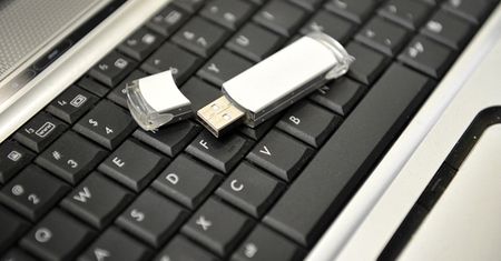 Pamięć USB do zadań specjalnych. Duża ilość danych w bezpiecznym urządzeniu