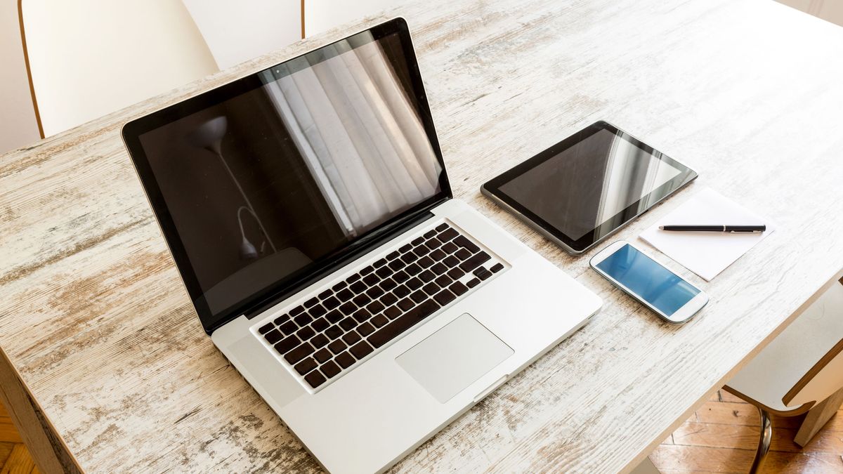 Tryb pracy home office jest rozwiązaniem preferowanym przez osoby, które wykazują się samodyscypliną i utrzymują wysoką jakość pracy w różnych warunkach