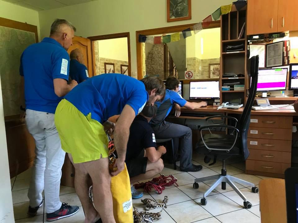 Turyści szturmują szlaki, a w centrali TOPR krzątanina i sprawdzanie sprzętu po akcji z poprzedniego dnia 