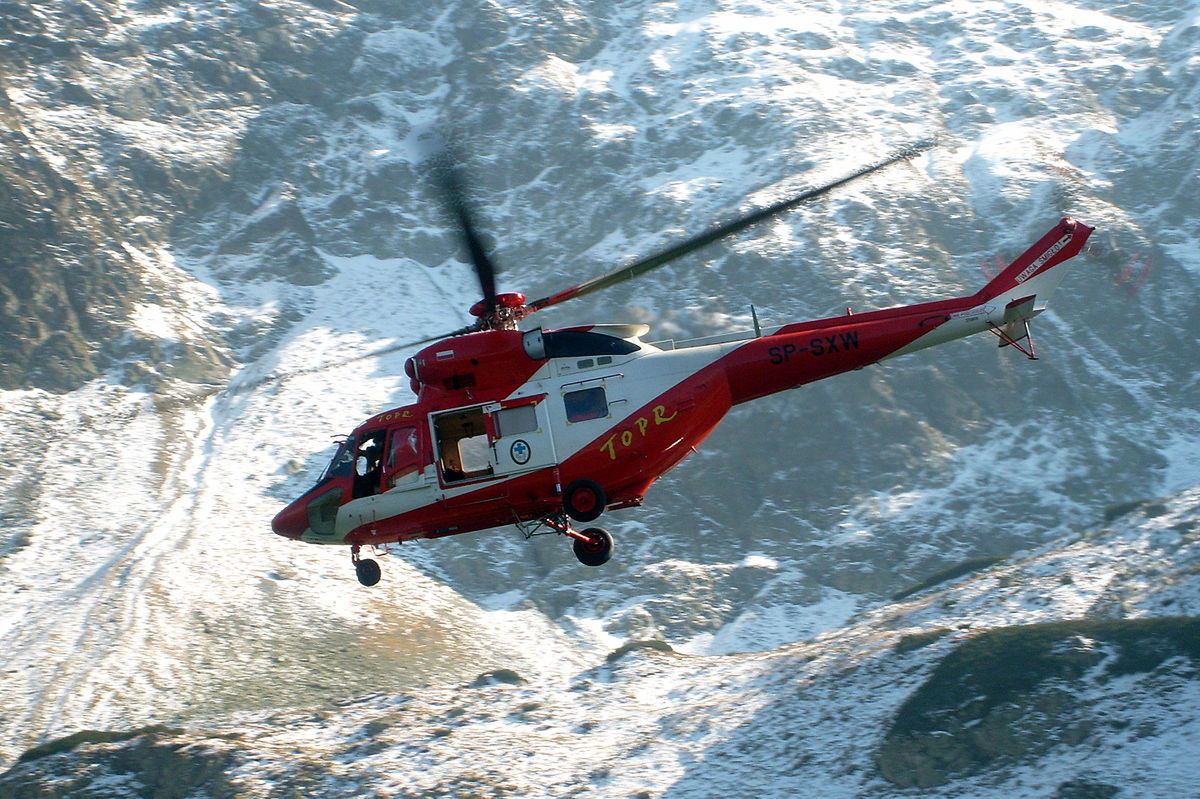 Tatry: w rejonie Rysów zeszła lawina. Helikopter TOPR w akcji