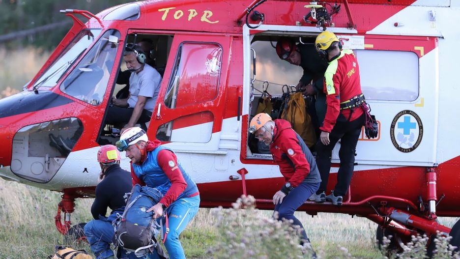 Tatry. TOPR szuka 2 mężczyzn uwięzionych w Jaskini Wielkiej Śnieżnej