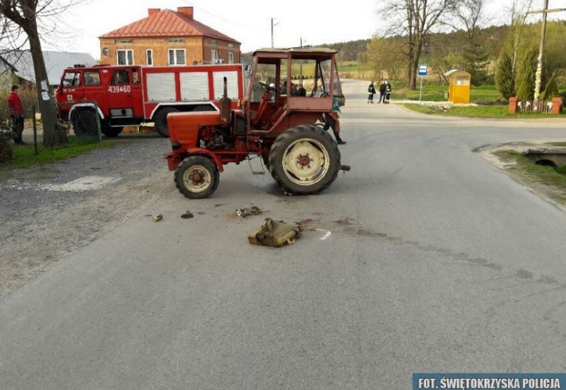 Szalona ucieczka pijanego traktorzysty. Na łuku drogi wypadł z pojazdu