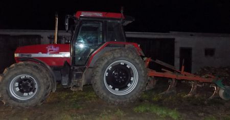 Bielice. Pijany traktorzysta nie podniósł pługu. Zaorał drogę