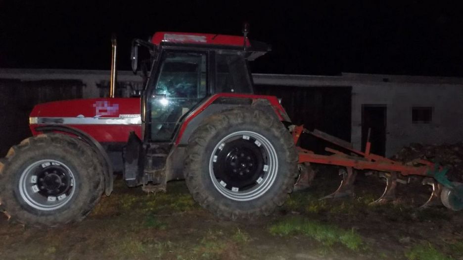 Bielice. Kierowca traktora z dołączonym pługiem miał w organizmie 3 promile alkoholu