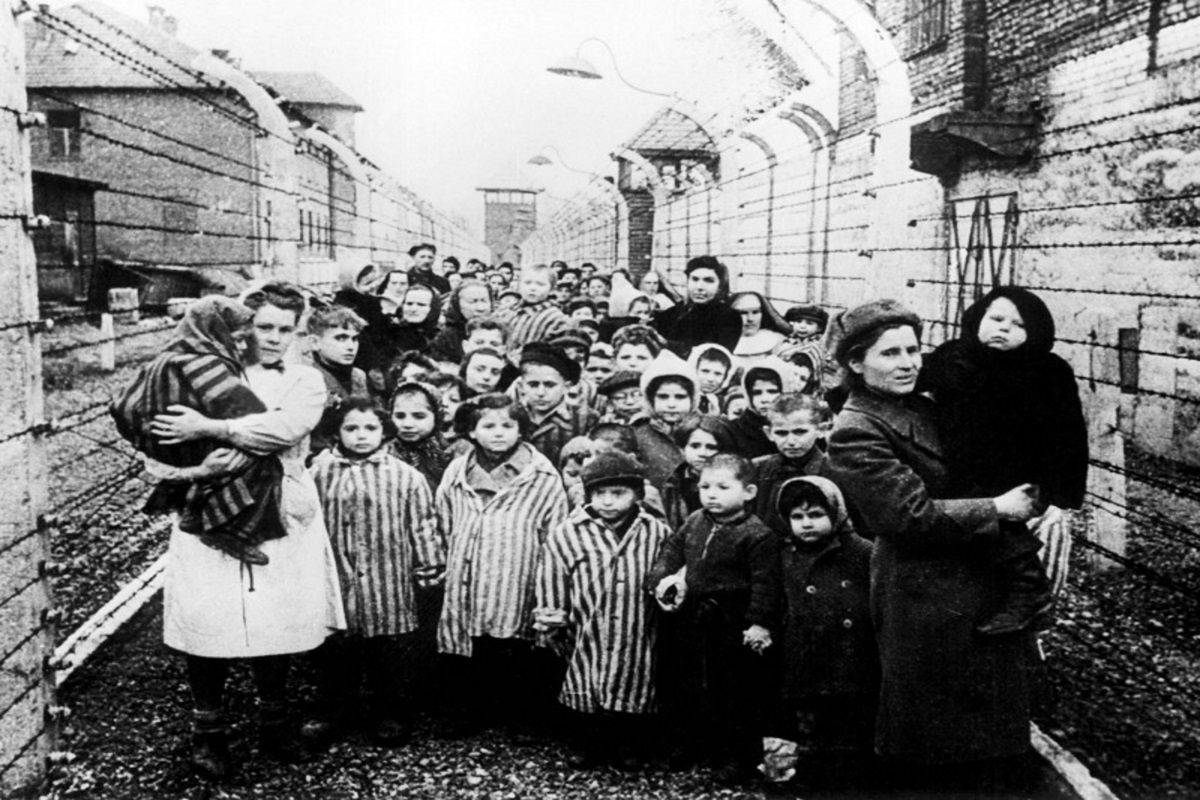 W piekle Auschwitz urodziły się setki dzieci. Jak wyglądał poród?