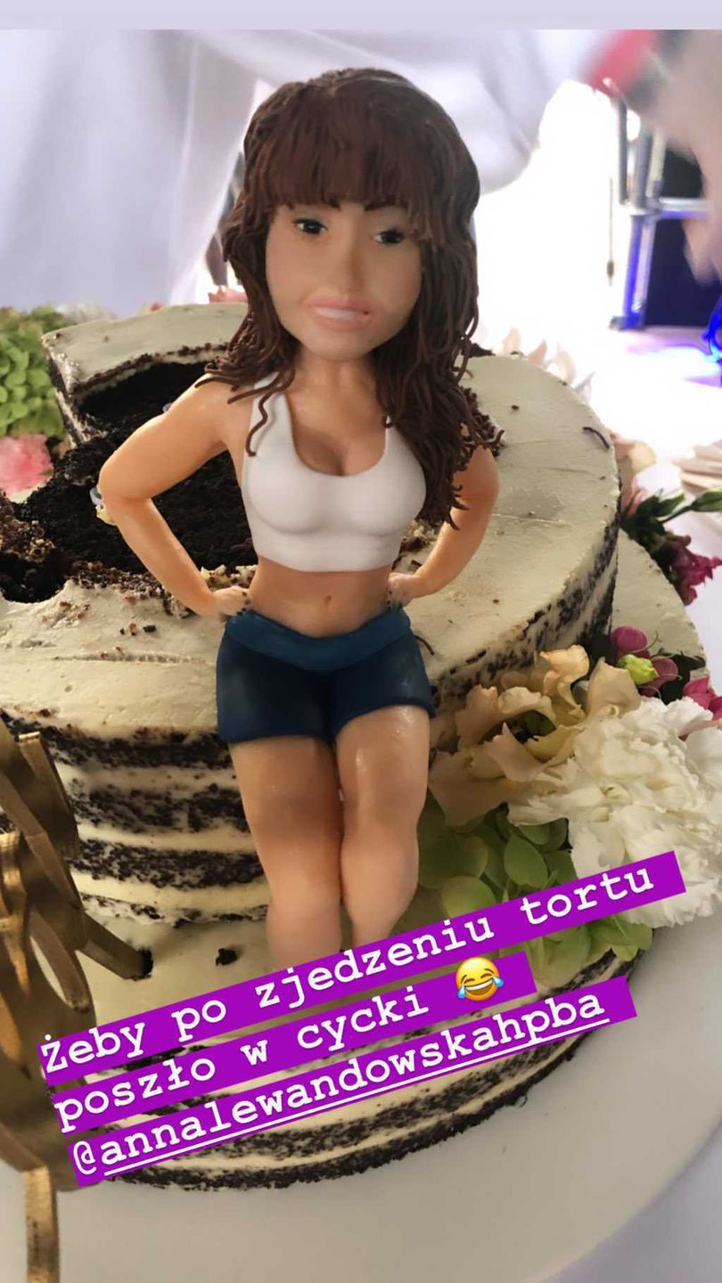 Paulina Krupińska - życzenia urodzinowe dla Ani Lewandowskiej i tort