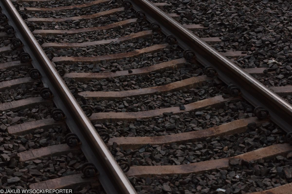 Śmiertelny wypadek w Ciechanowie. Młoda kobieta zginęła pod kołami pociągu