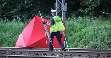 Tragedia na linii kolejowej nr 117. Przy torach znaleziono zwłoki mężczyzny