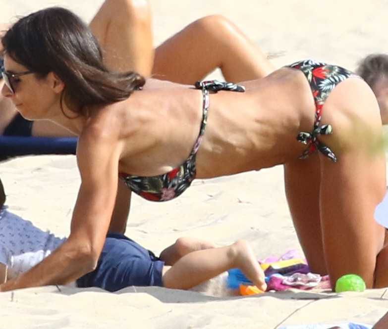 Marta Kaczyńska w bikini na plaży w Sopocie