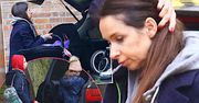 Marta Kaczyńska z dziećmi upycha walizki do samochodu. Po jej ciążowych krągłościach nie ma już ani śladu!