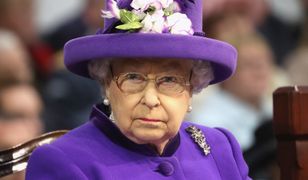 Królowa Elżbieta II rozmawiała z turystami na ulicy. Nie poznali jej