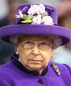 Królowa Elżbieta II rozmawiała z turystami na ulicy. Nie poznali jej