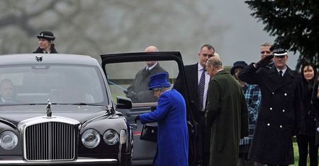 Królowa Elżbieta II pierwszy raz publicznie pojawiła się po chorobie