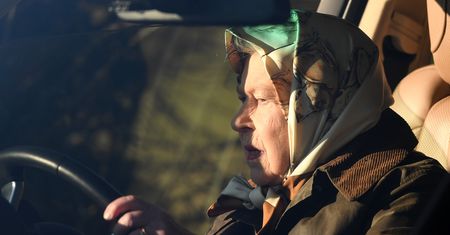 Królowa Elżbieta na nowych zdjęciach. Pierwsze od czasu rezygnacji Harry'ego