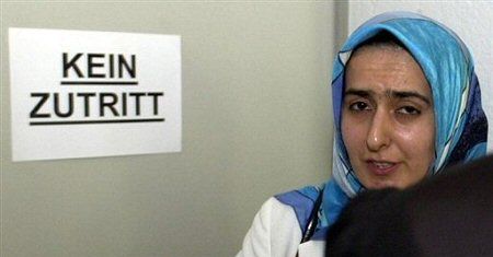 W bawarskich szkołach nadal zakaz islamskich chust