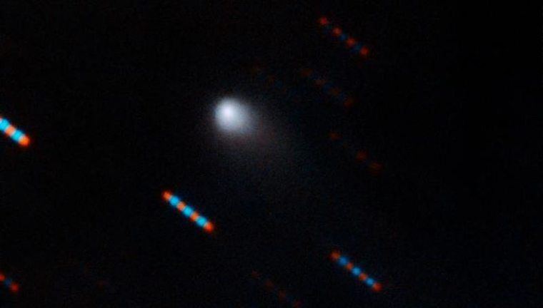 Kometa pochodząca spoza Układu Słonecznego jest otoczona cyjanem