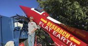 Sam zbudował rakietę i chce polecieć w Kosmos. Szalony pomysł wyznawcy płaskiej Ziemi