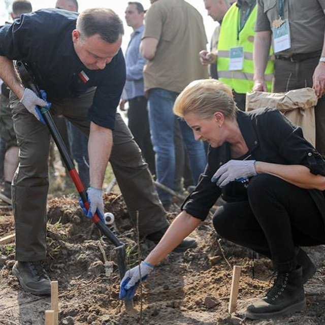 Agata Duda i Andrzej Duda odbudowują lasy