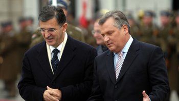 Prezydenci podczas ceremonii powitania