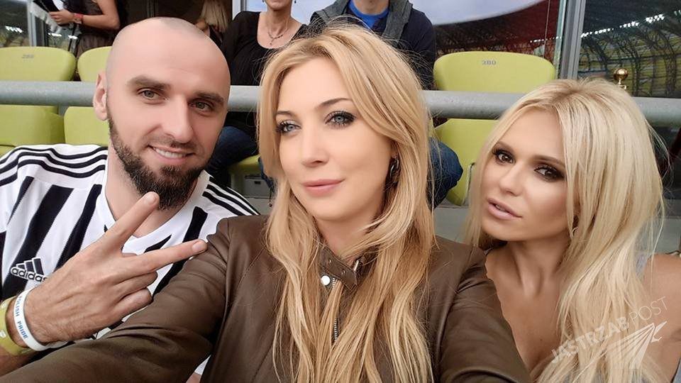 Doda na meczu w towarzystwie koleżanki i Marcina Gortata