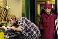 Elżbieta II "na warsztacie"