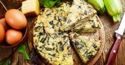 Frittata z cukinią, szpinakiem i serem feta. Pyszna i sycąca propozycja na śniadanie lub kolację