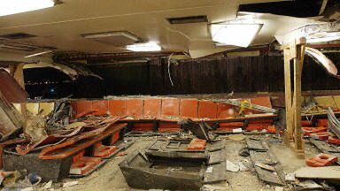 Zniszczone wnętrze promu